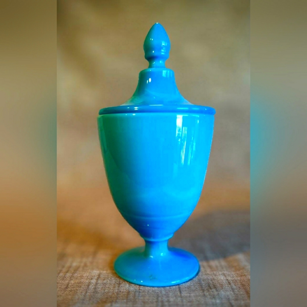 Circa 1920's vintage Cambridge glass jar with lid.